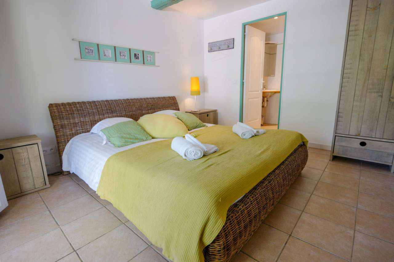 Charming South East facing 8 bedroom house with expansive pool, nestling in