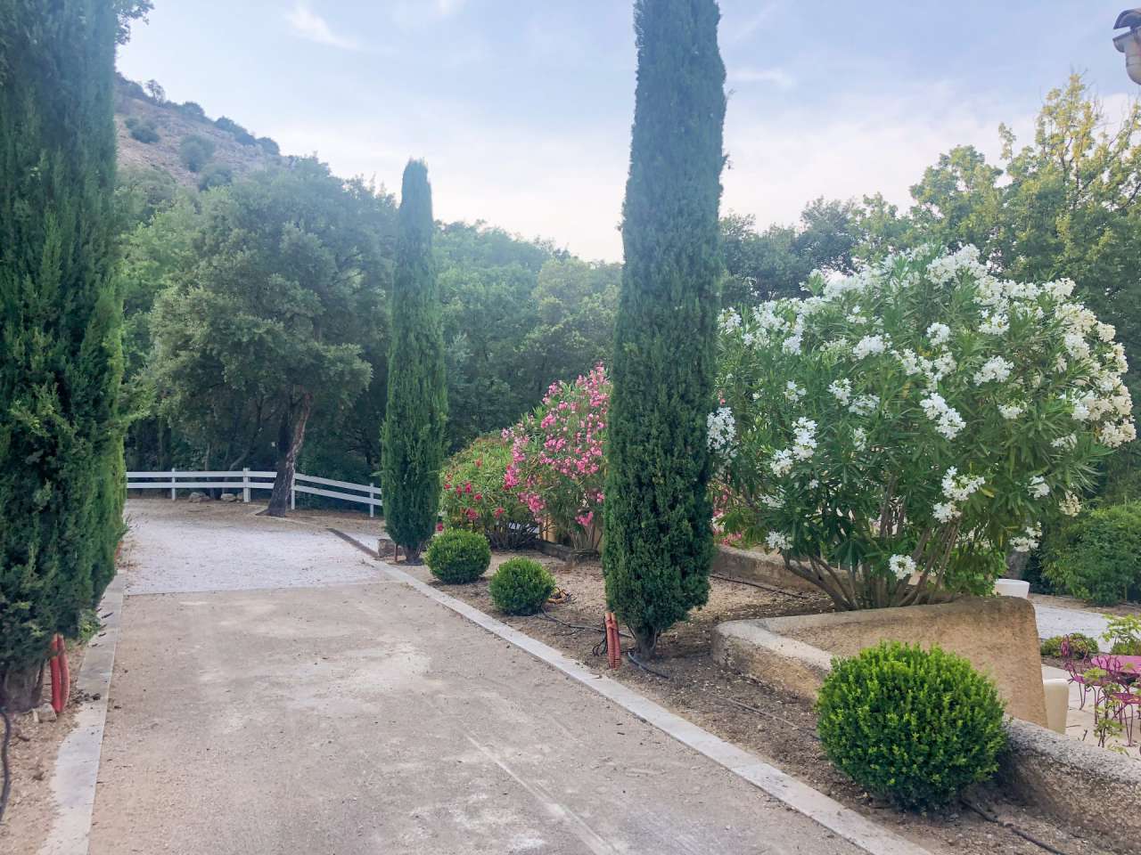 Charming South East facing 8 bedroom house with expansive pool, nestling in