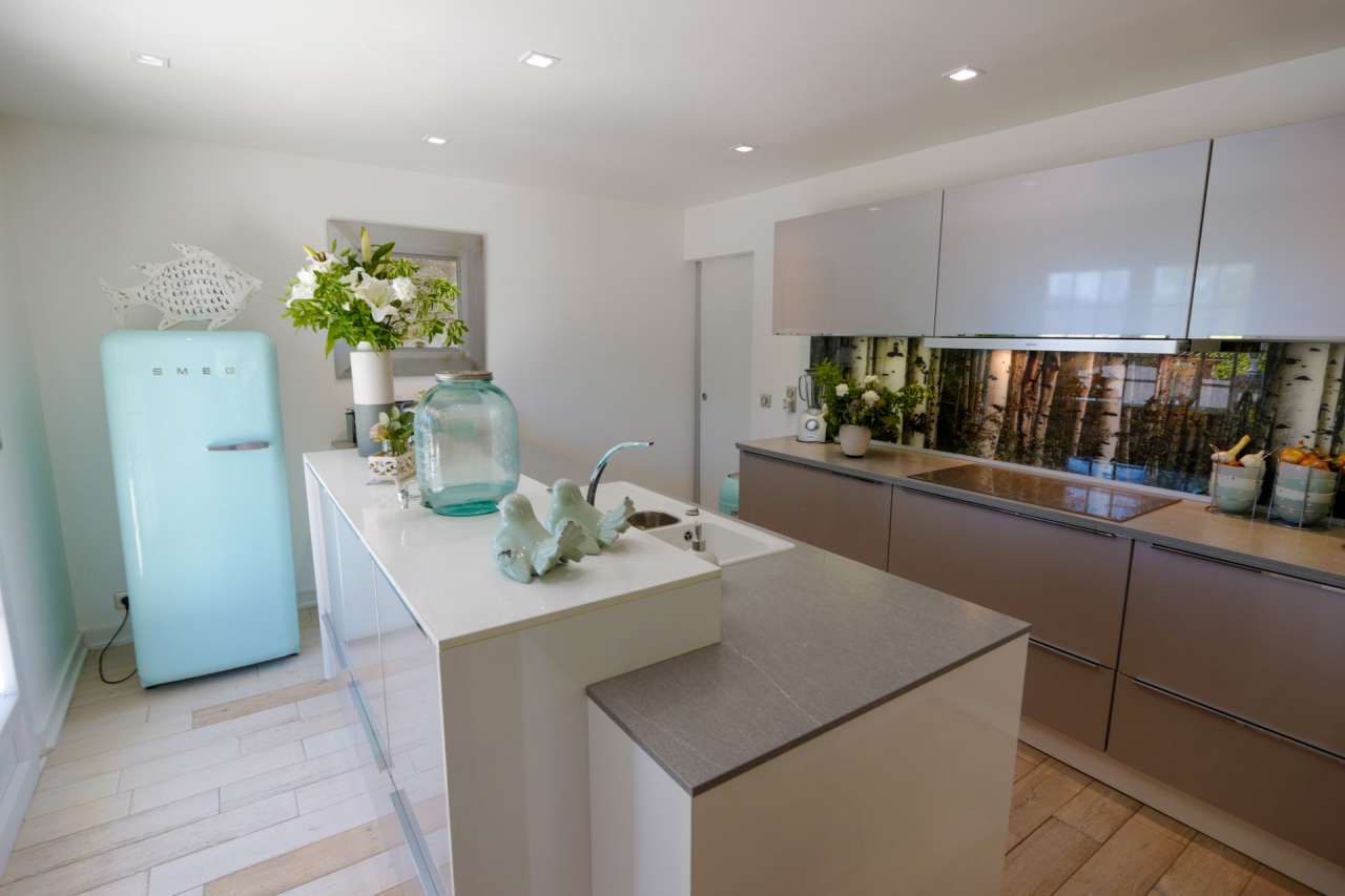 Charming South East facing 8 bedroom house with expansive pool, nestling in