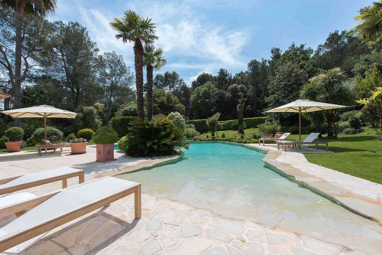 Surrounded by over half an acre of glorious gardens is this outstanding, be