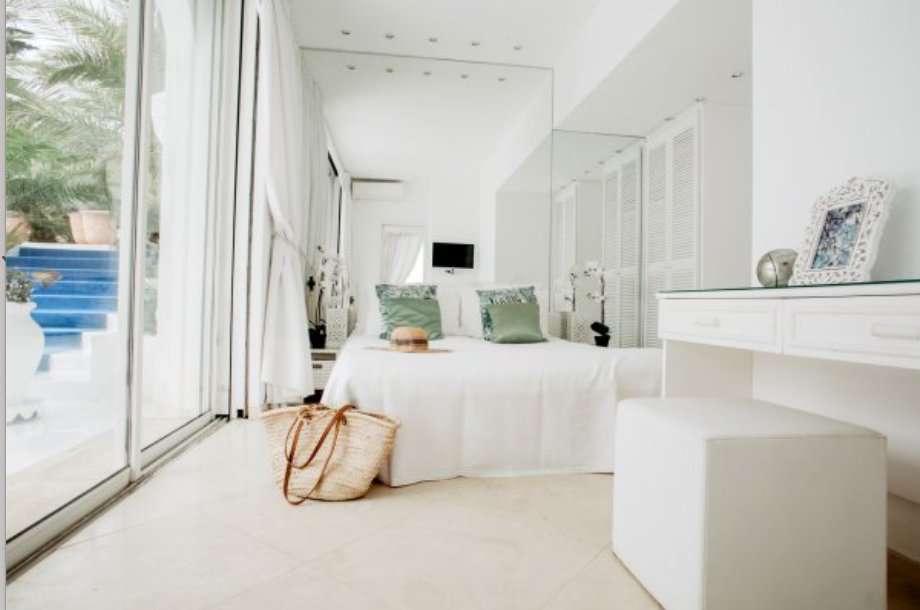 Unique opportunity to acquire an exceptional single storey, 4 bedroom villa