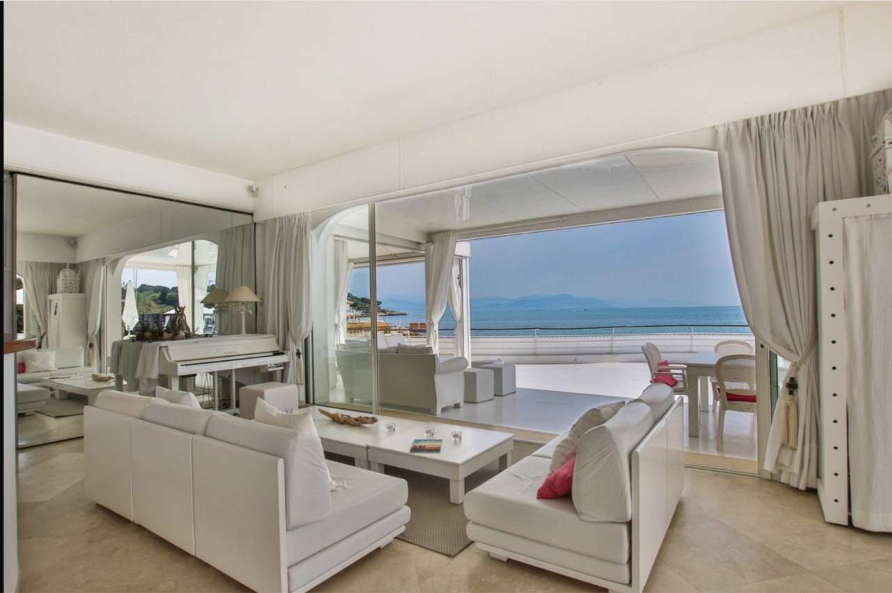 Unique opportunity to acquire an exceptional single storey, 4 bedroom villa