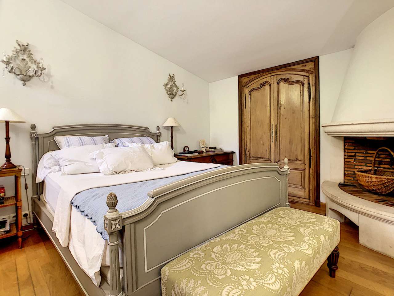 Magnificent 5 bedroom villa, with a total spacious living area of 250m2, se