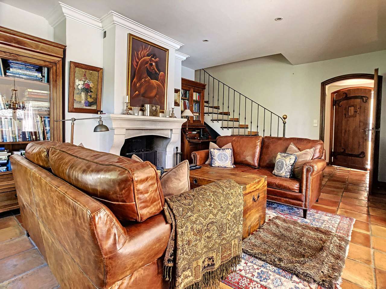 Magnificent 5 bedroom villa, with a total spacious living area of 250m2, se