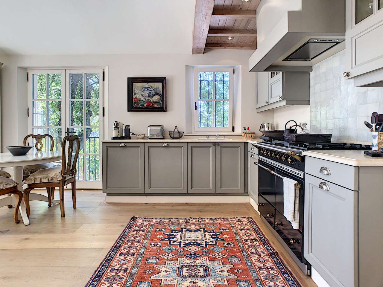 Magnificent 5 bedroom villa, with a total spacious living area of 250m2, se