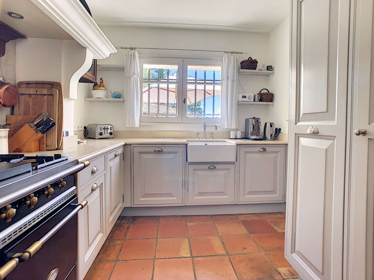 Magnificent 5 bedroom villa, with a total spacious living area of 250m2, se