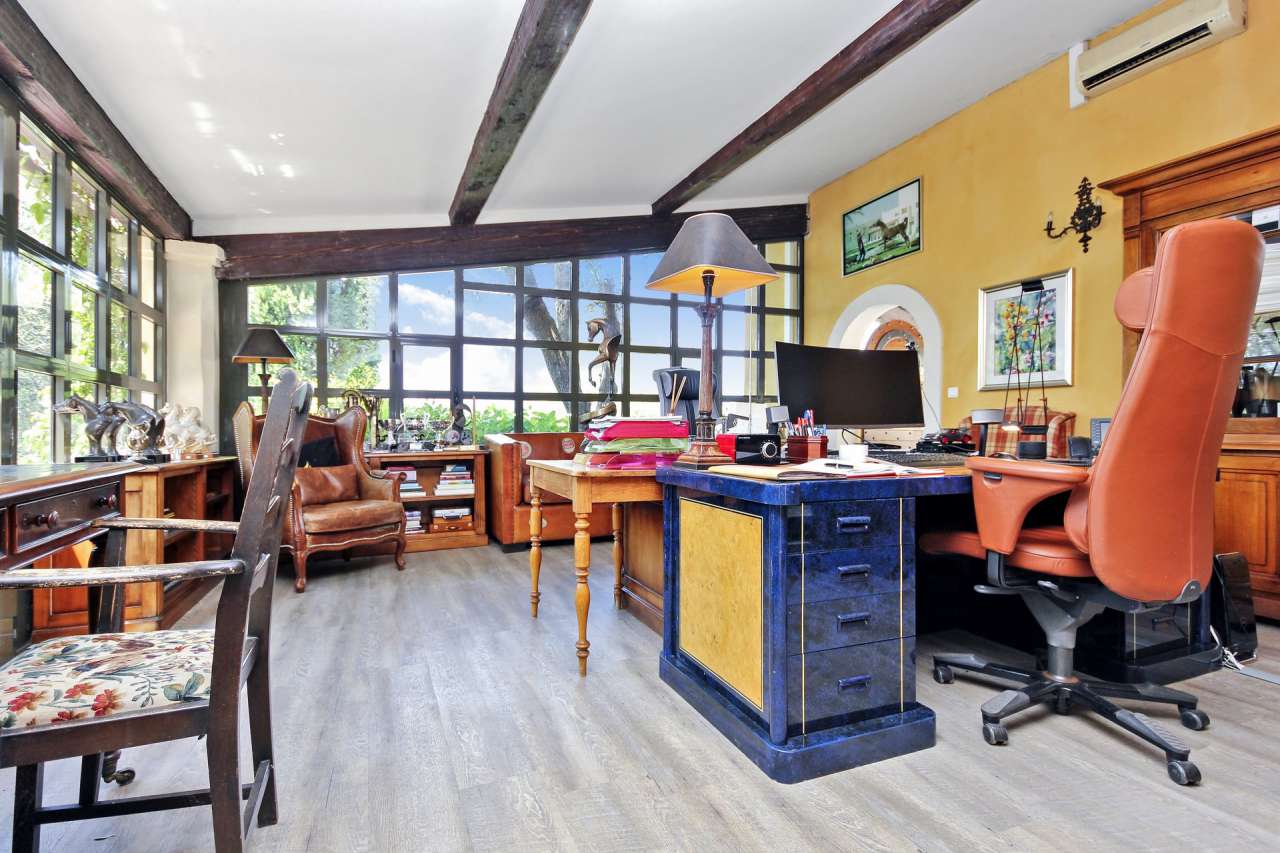 Magnificent 5 bedroom villa, with a total spacious living area of 250m2, se