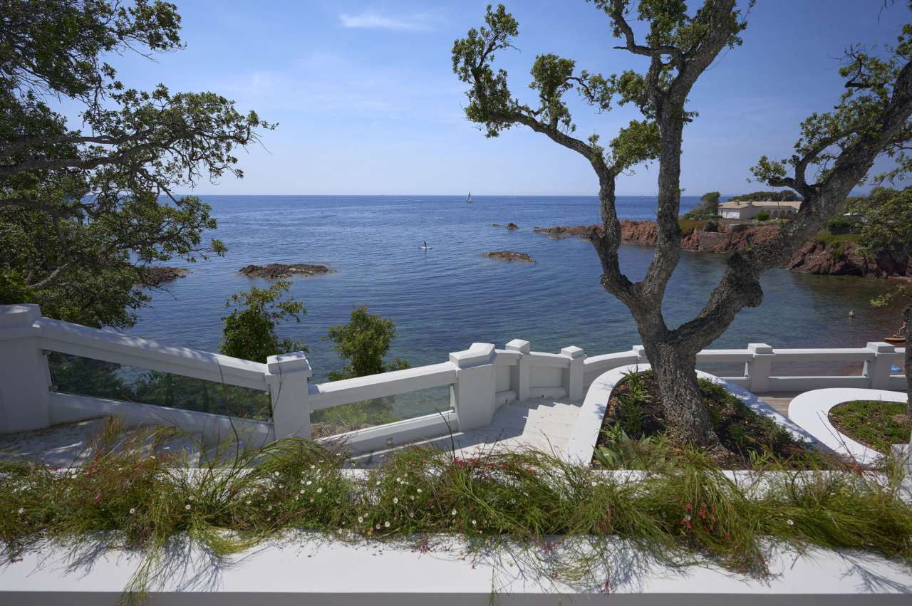 Absolutely outstanding 3 bedroom South facing waterfront villa with separat