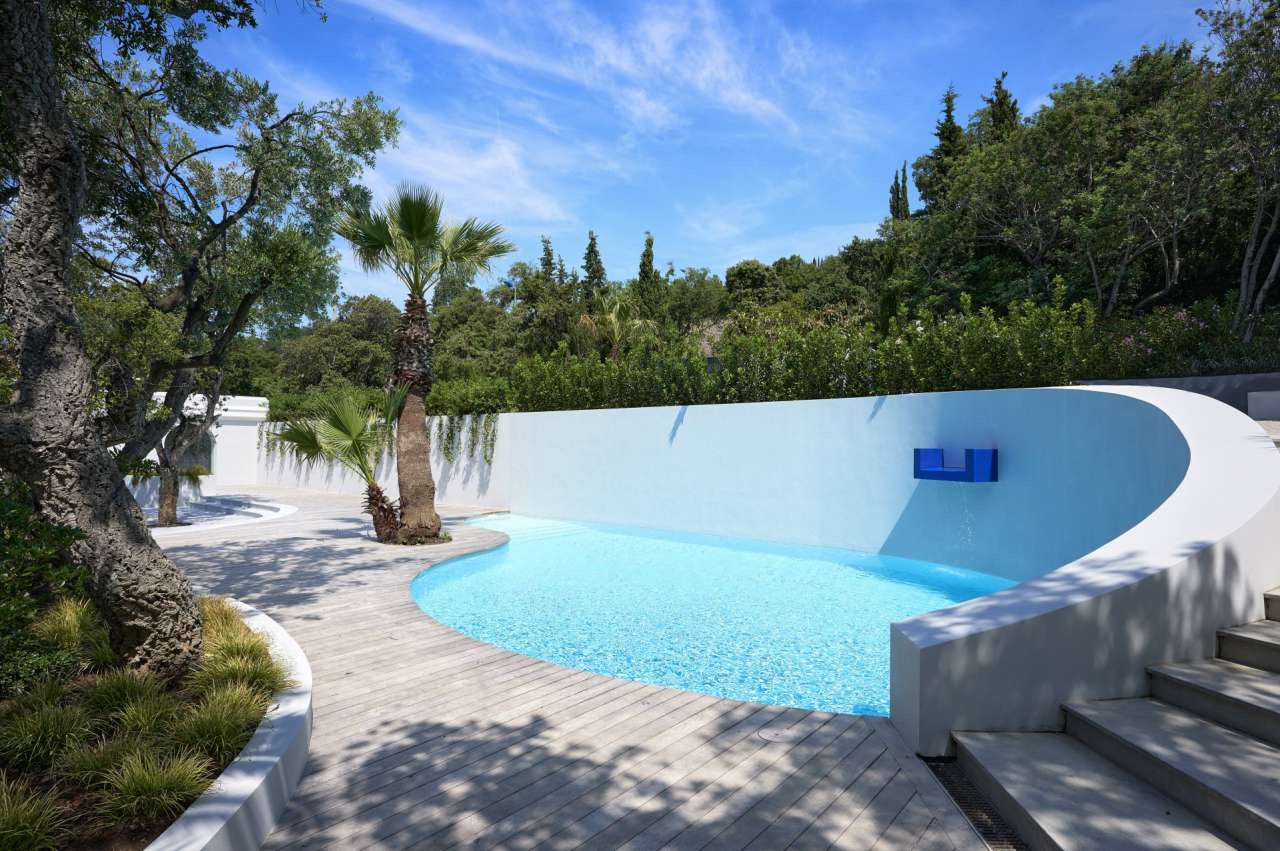 Absolutely outstanding 3 bedroom South facing waterfront villa with separat