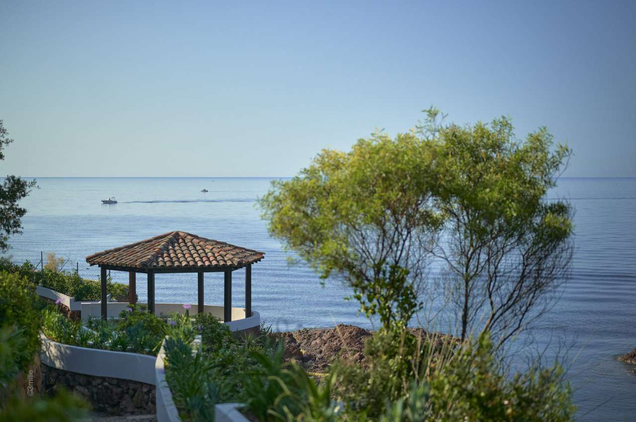 Absolutely outstanding 3 bedroom South facing waterfront villa with separat