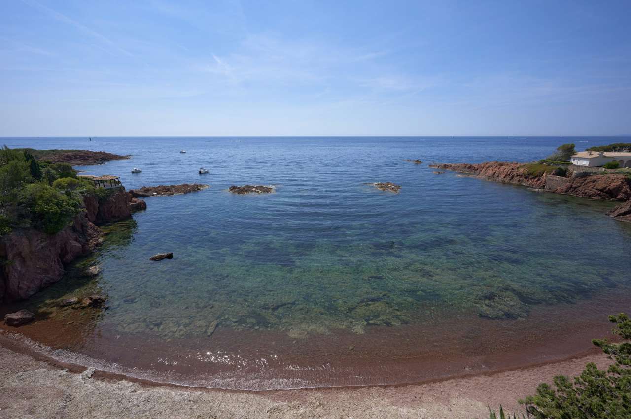 Absolutely outstanding 3 bedroom South facing waterfront villa with separat