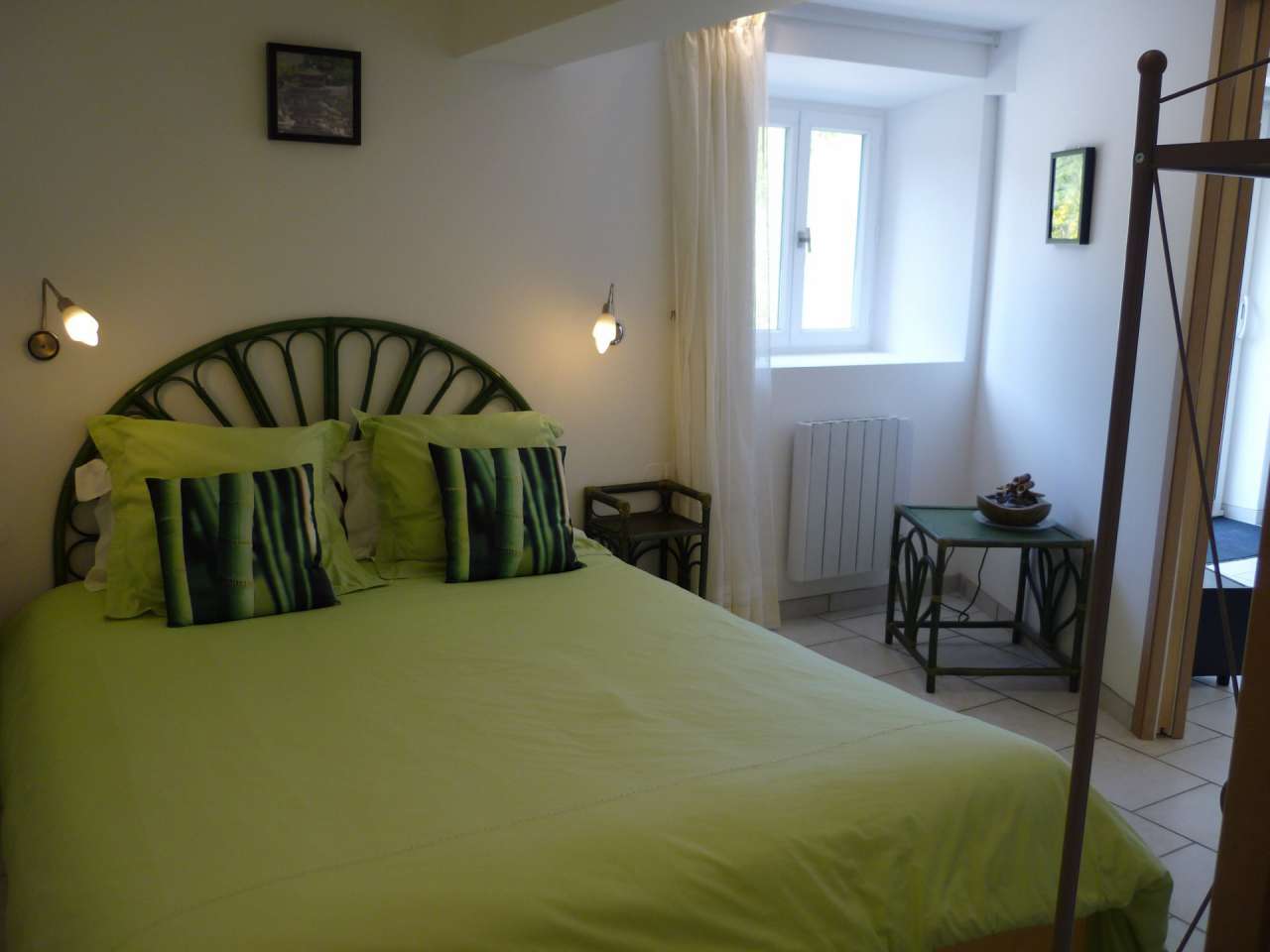 In excellent condition throughout and full of character and charm, this sup