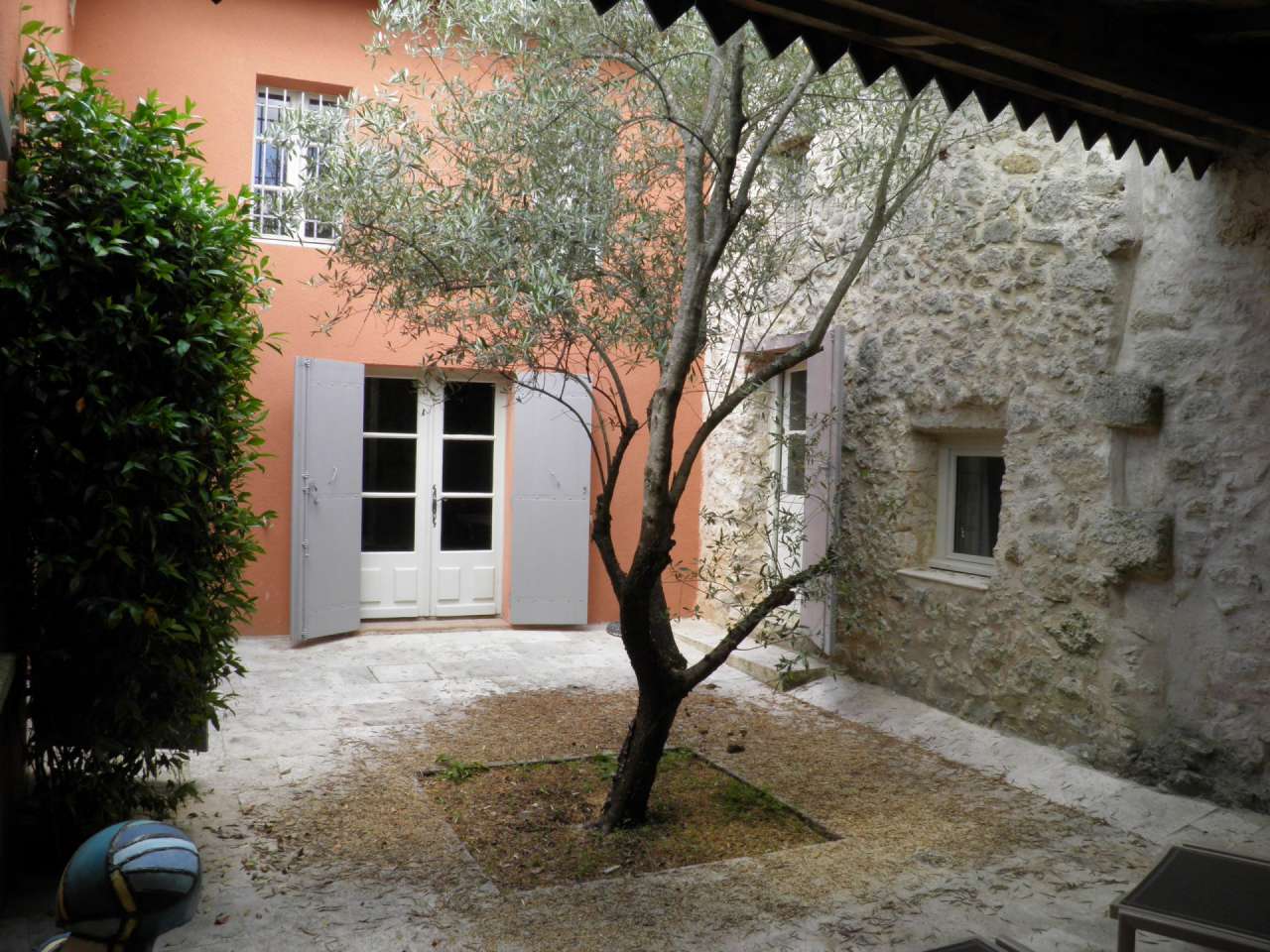 Superb stone built 8 bedroom property, which is ideally set within a quiet