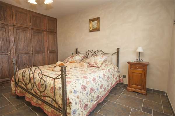 Bright and spacious 4 bedroom character villa surrounded by half an acre of