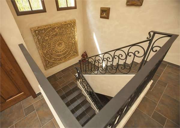 Bright and spacious 4 bedroom character villa surrounded by half an acre of