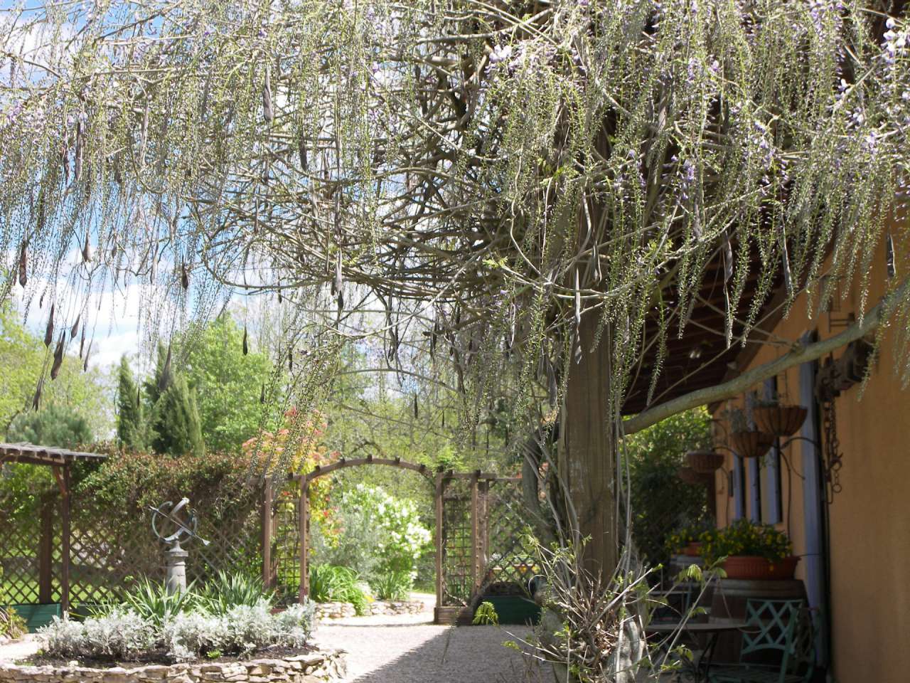 Beautifully maintained and in excellent condition throughout, this superb p