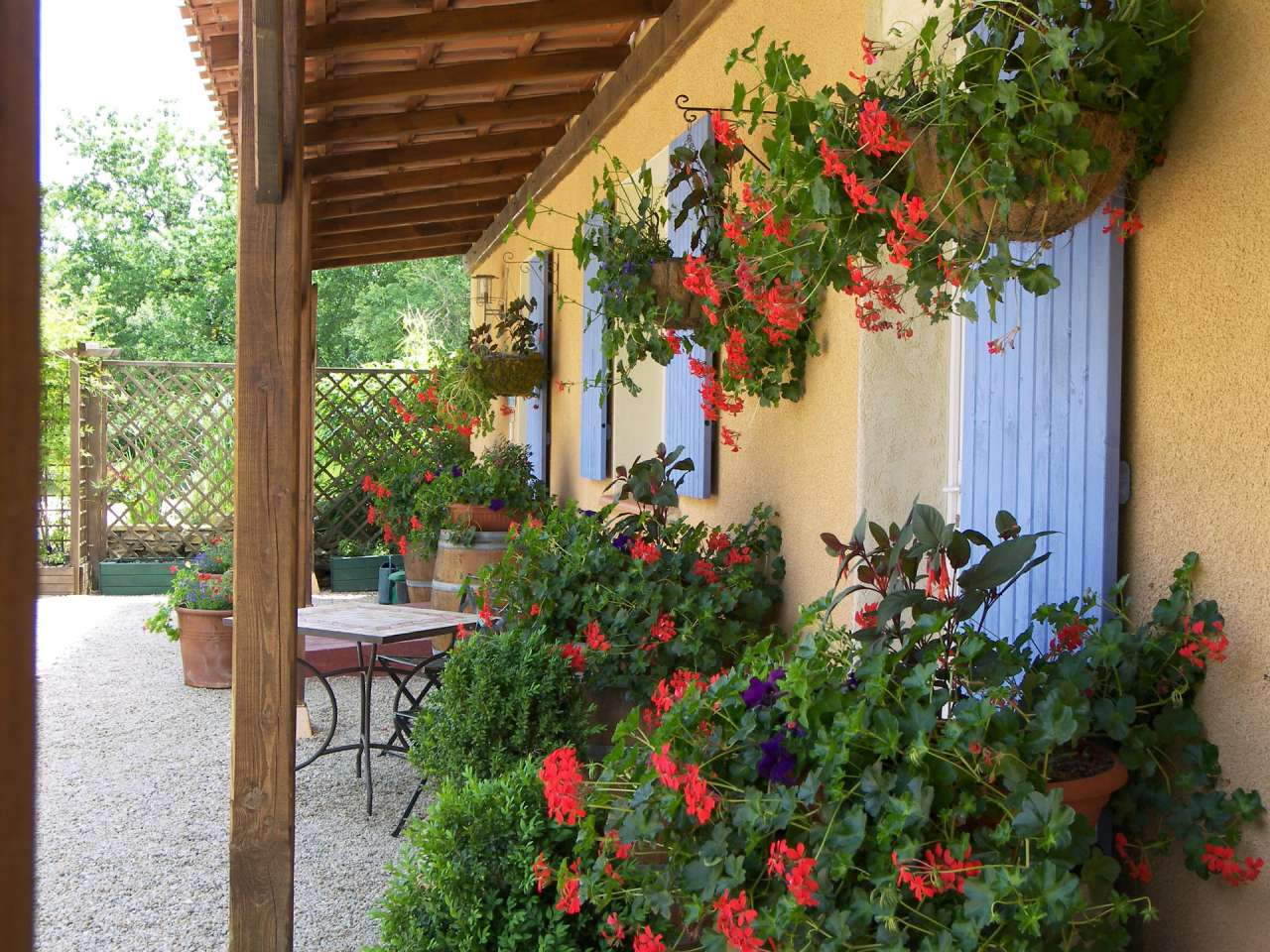 Beautifully maintained and in excellent condition throughout, this superb p