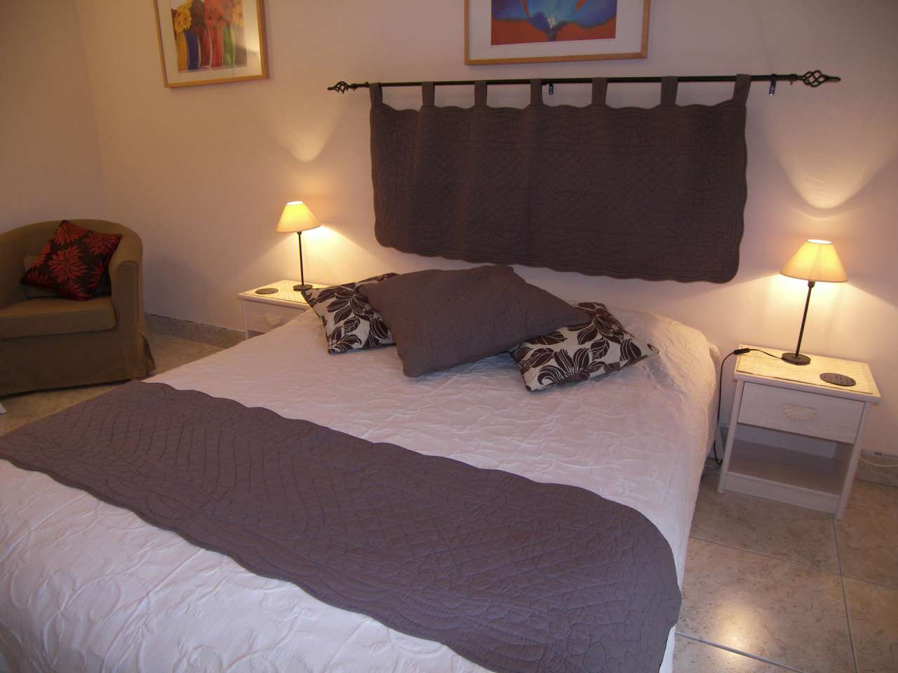 Beautifully maintained and in excellent condition throughout, this superb p