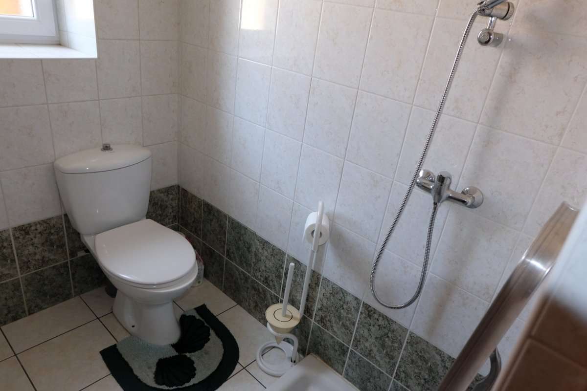 Unique opportunity to acquire a beautifully renovated 6 bedroom 18th centur