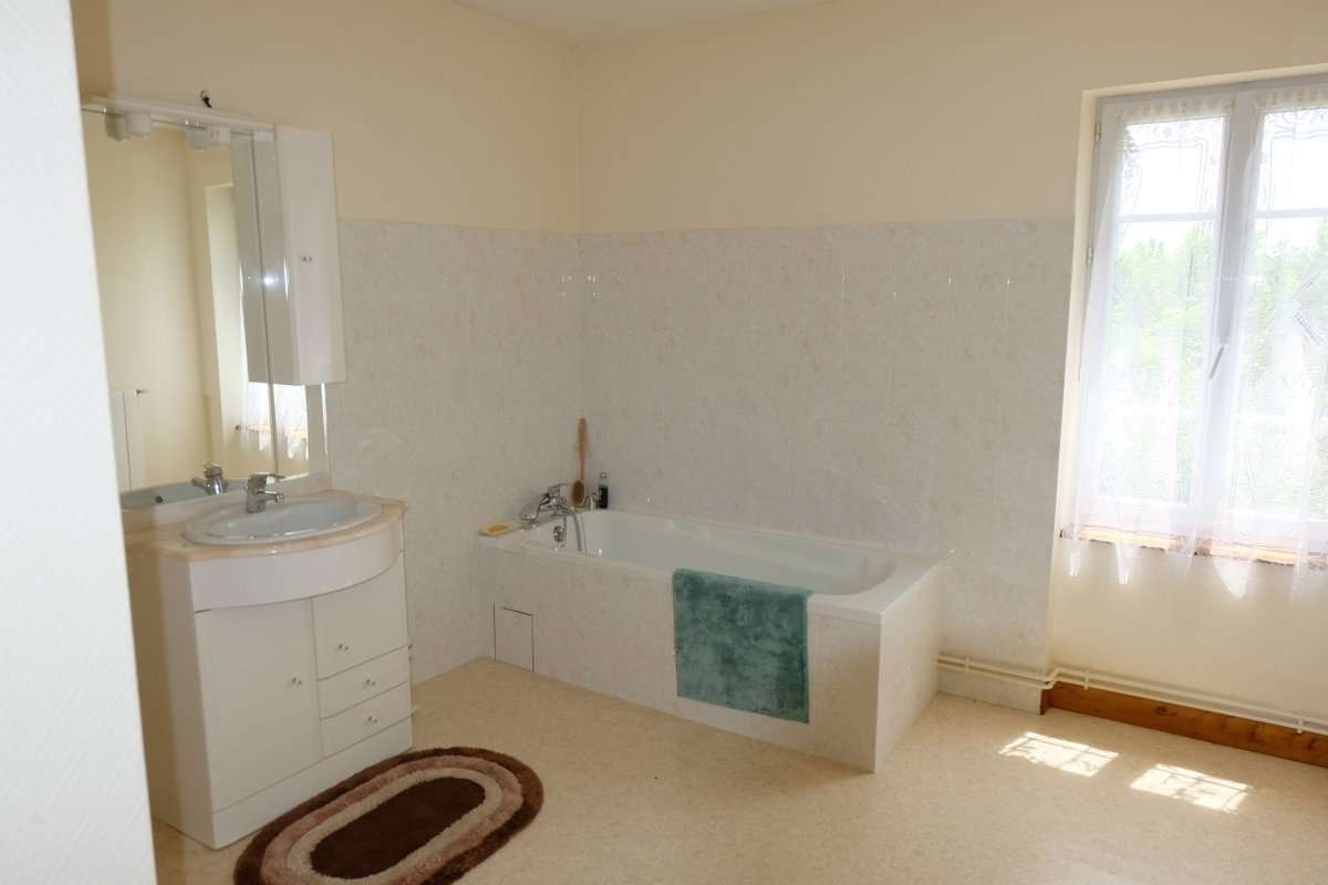 Unique opportunity to acquire a beautifully renovated 6 bedroom 18th centur