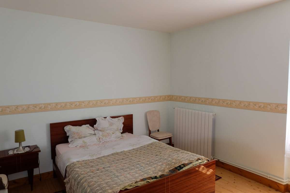 Unique opportunity to acquire a beautifully renovated 6 bedroom 18th centur