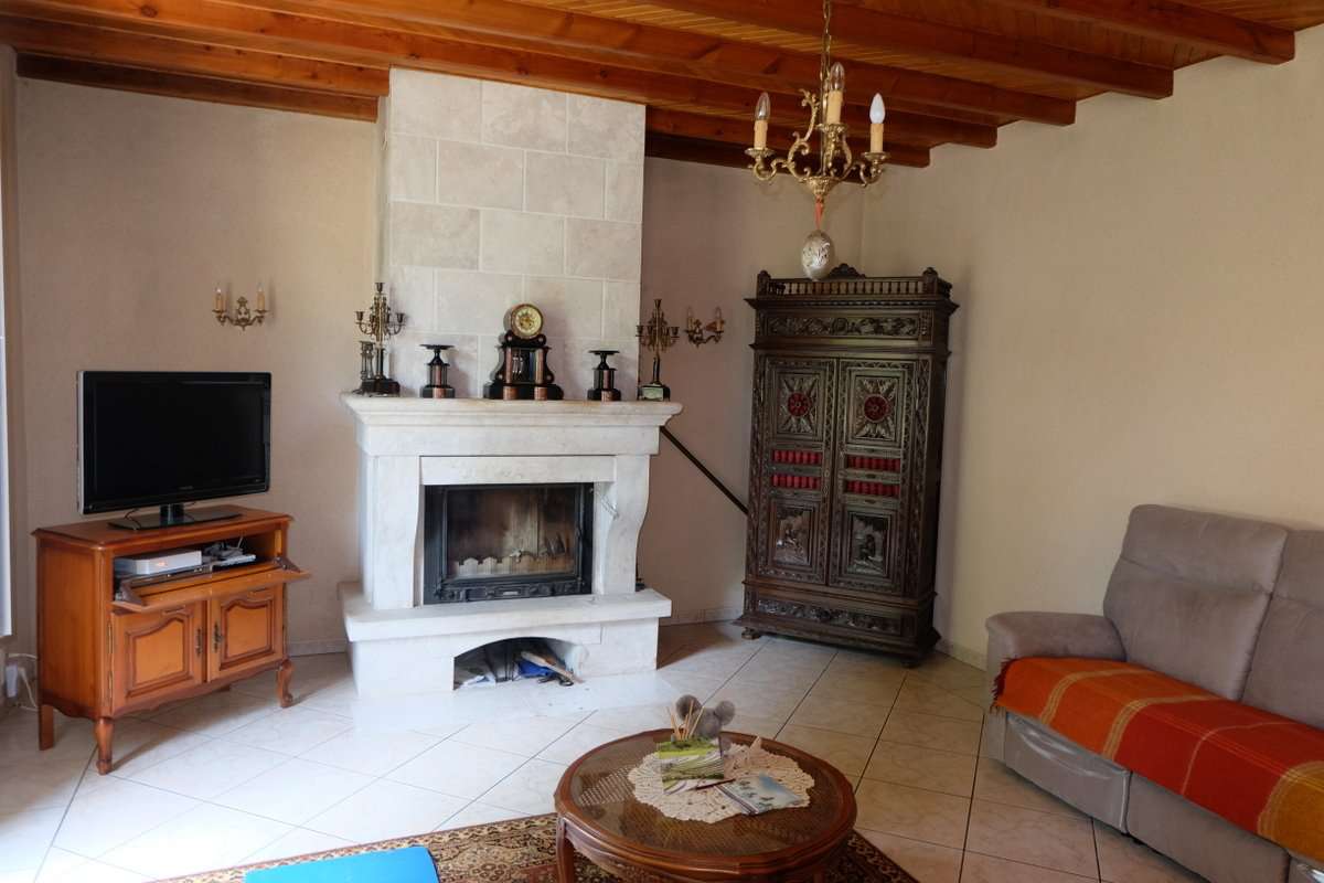 Unique opportunity to acquire a beautifully renovated 6 bedroom 18th centur