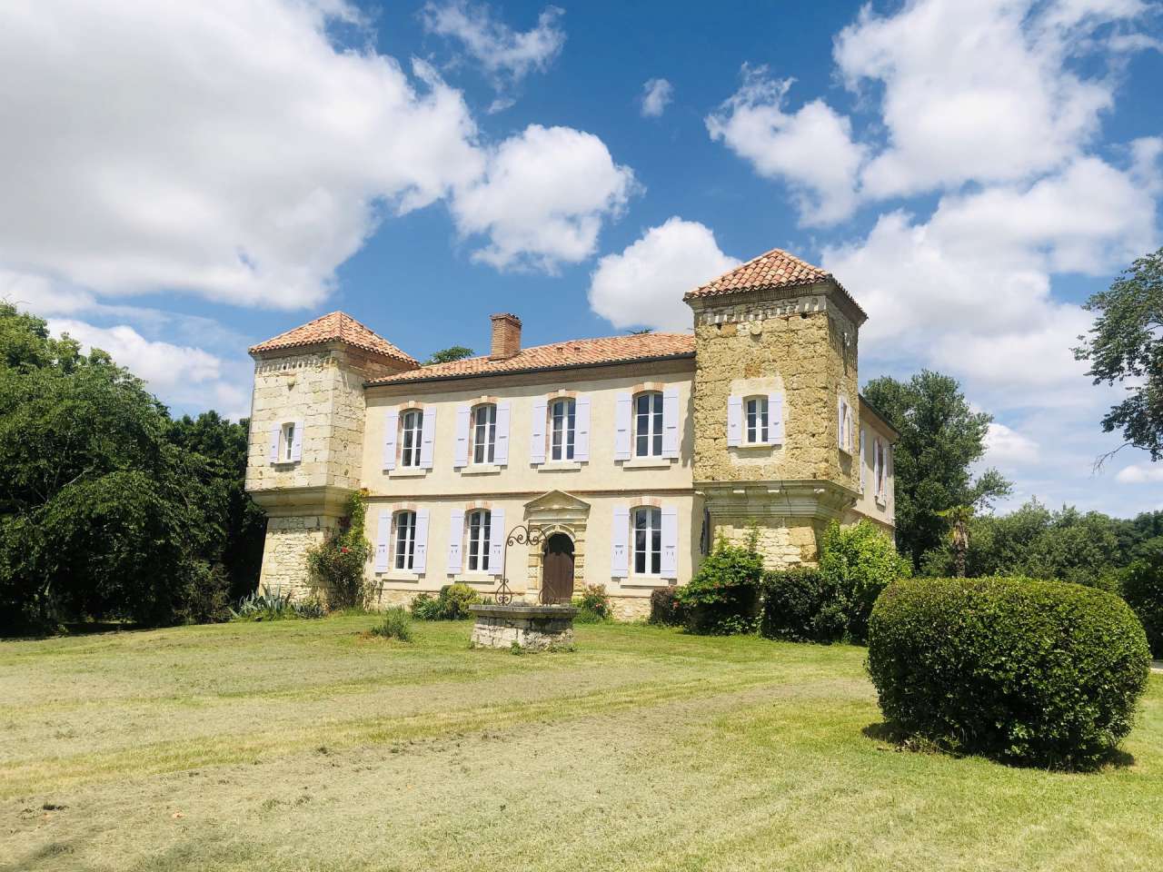 Exceptional 13th century 4 bedroom French Chateau with separate 3 bedroom c