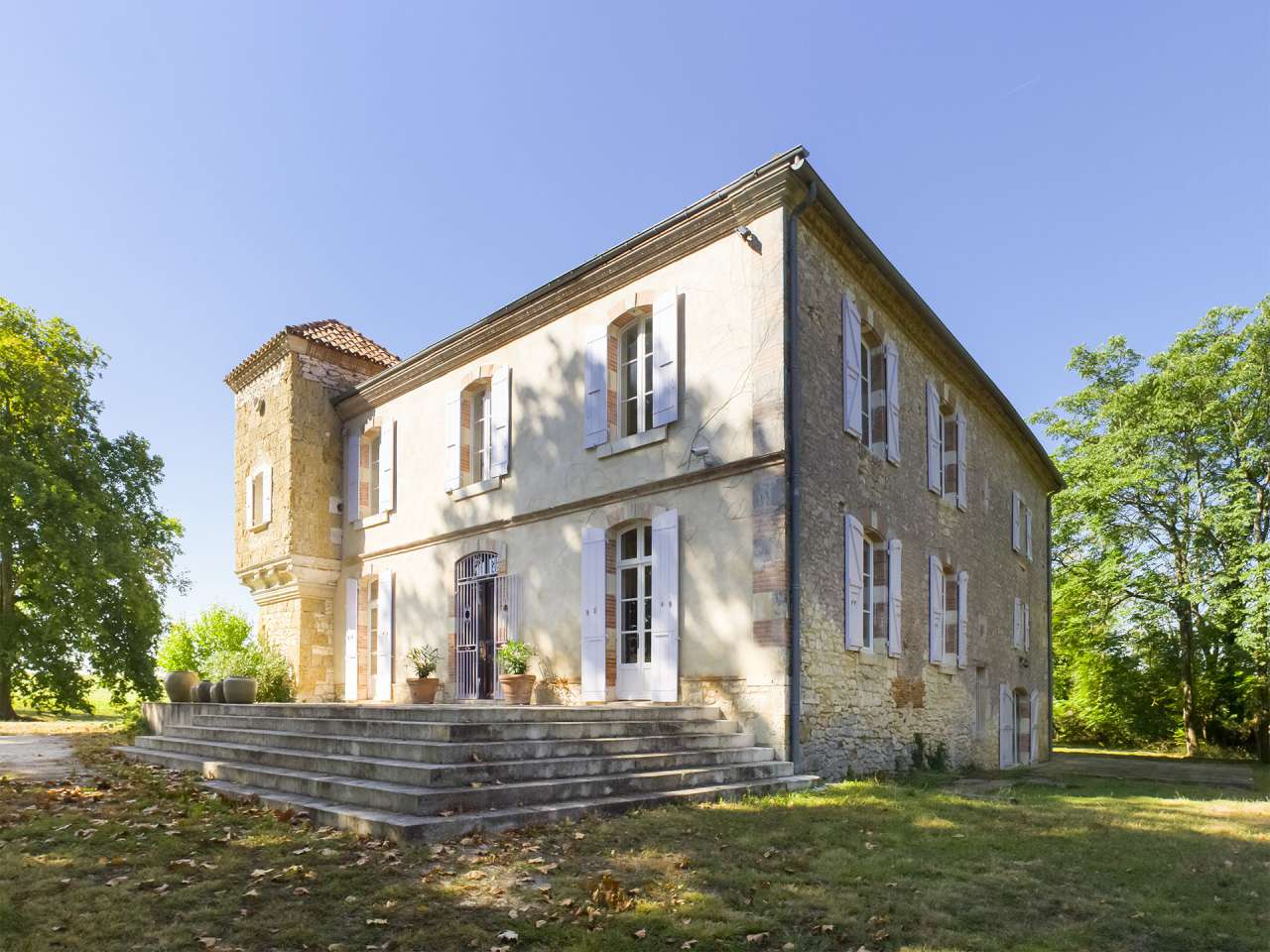 Exceptional 13th century 4 bedroom French Chateau with separate 3 bedroom c