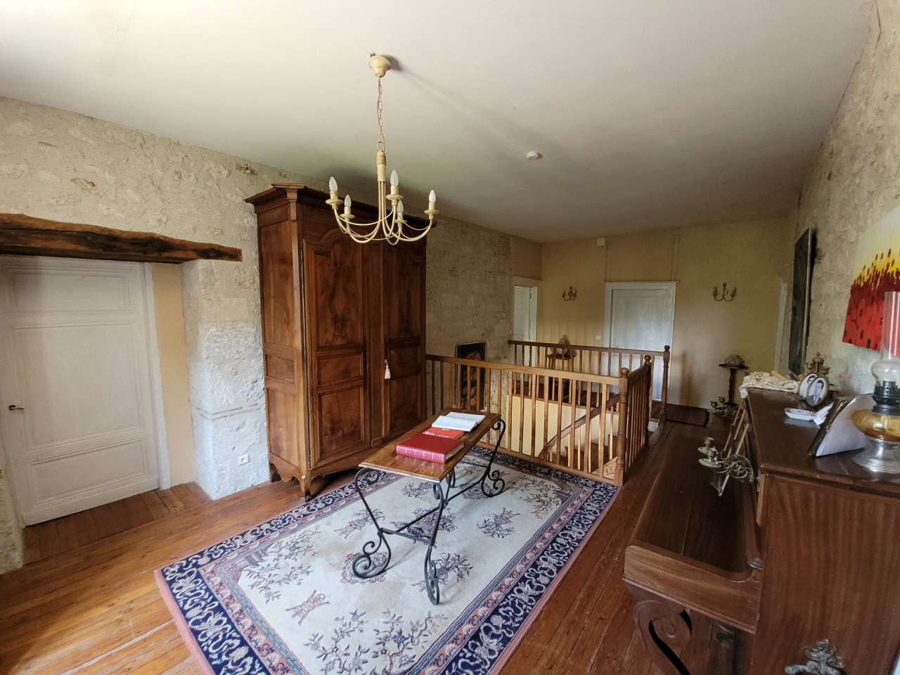 Charming and totally refurbished 5 bedroom manor house, with a total spacio