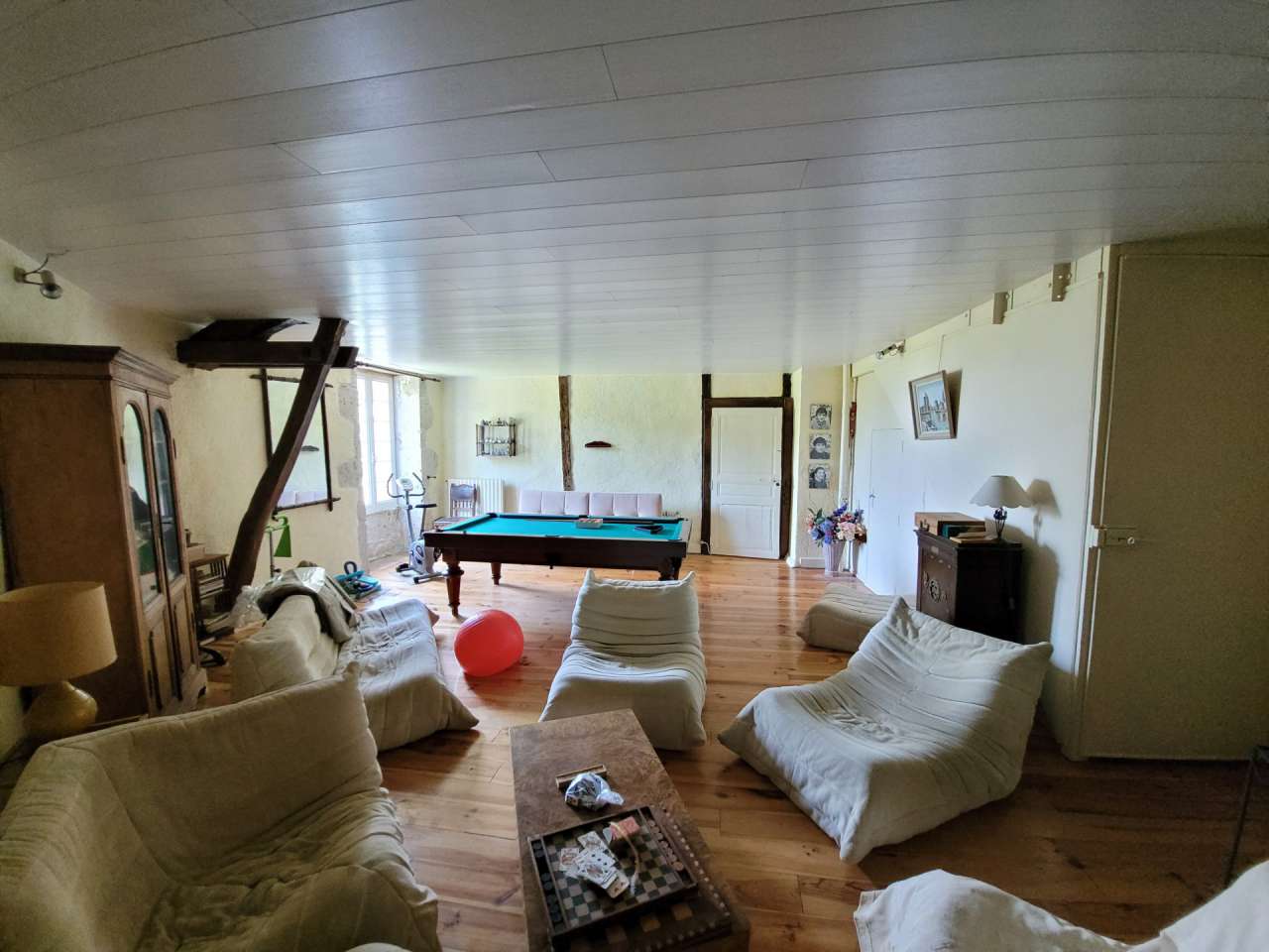 Charming and totally refurbished 5 bedroom manor house, with a total spacio