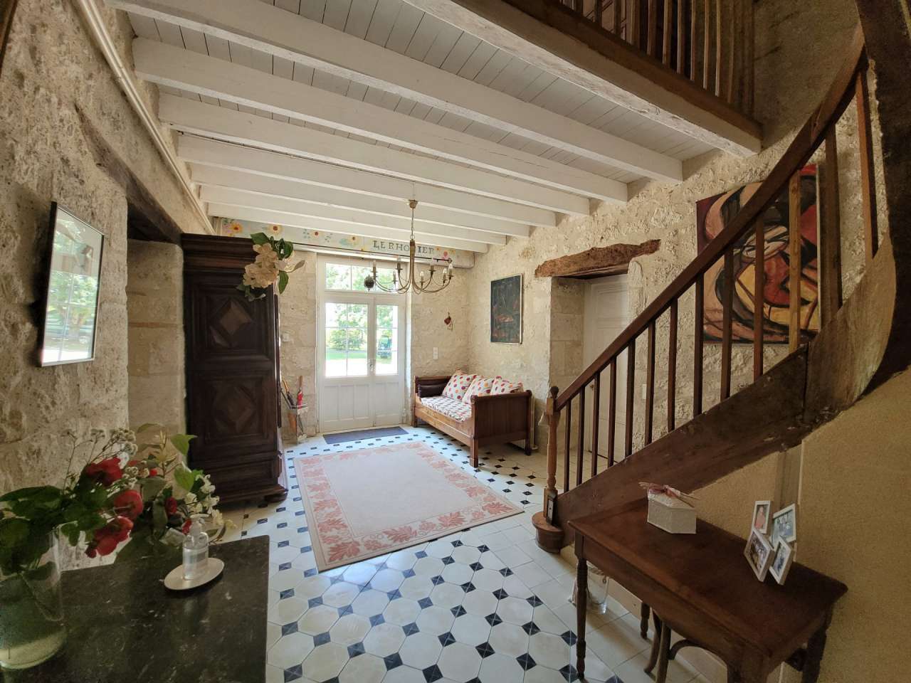 Charming and totally refurbished 5 bedroom manor house, with a total spacio