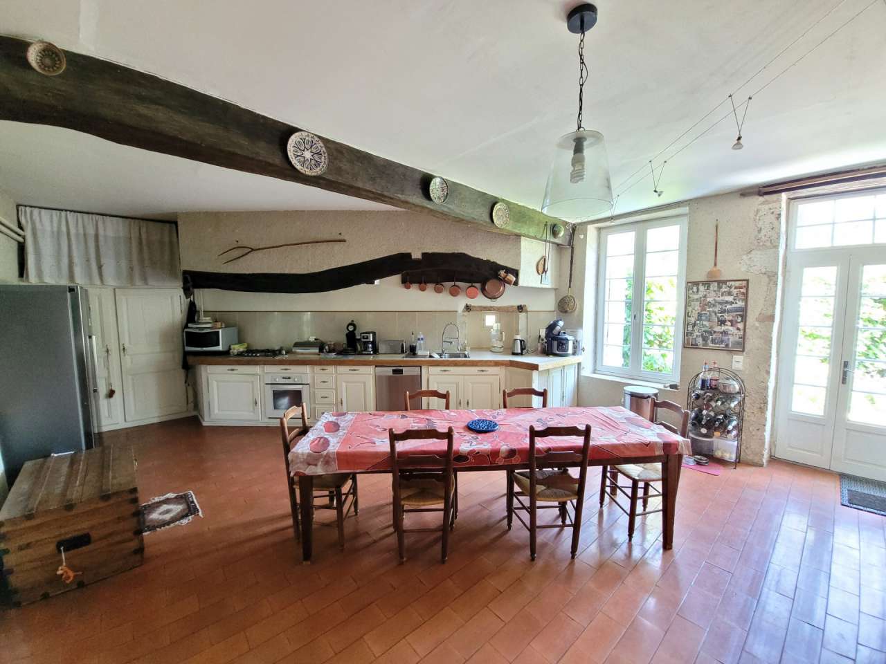 Charming and totally refurbished 5 bedroom manor house, with a total spacio