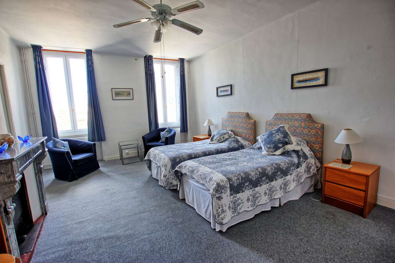 Perfect as a Chambre d'hote or as a large family home, this superb flexible