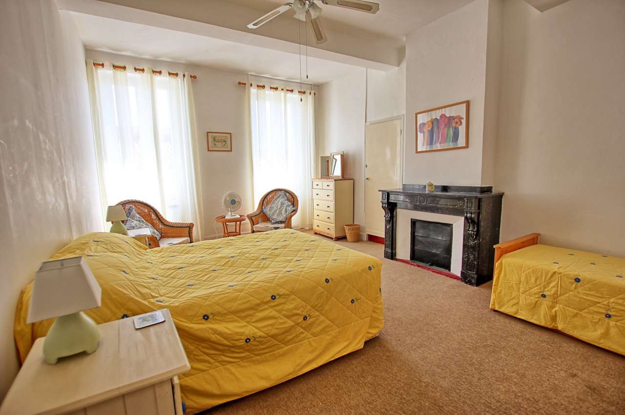 Perfect as a Chambre d'hote or as a large family home, this superb flexible