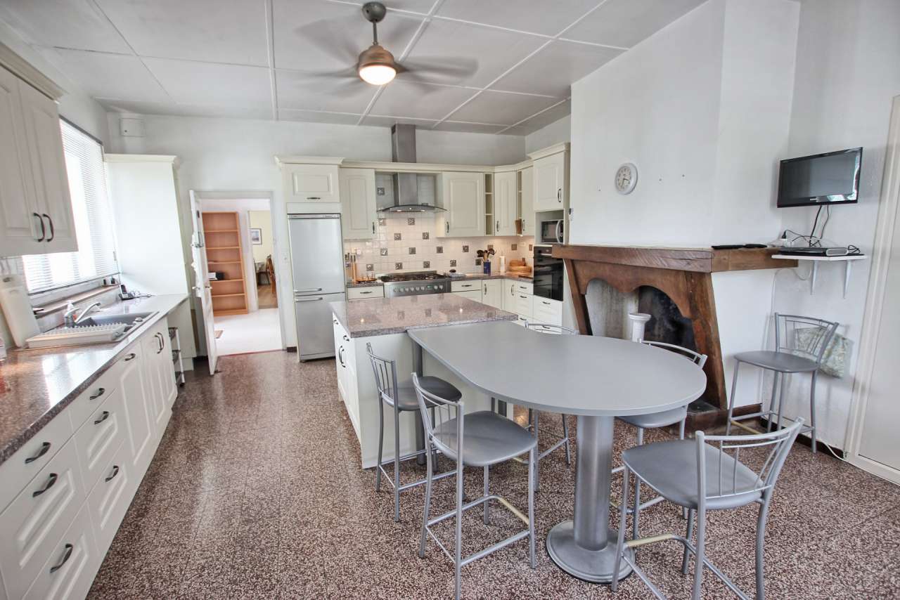 Perfect as a Chambre d'hote or as a large family home, this superb flexible