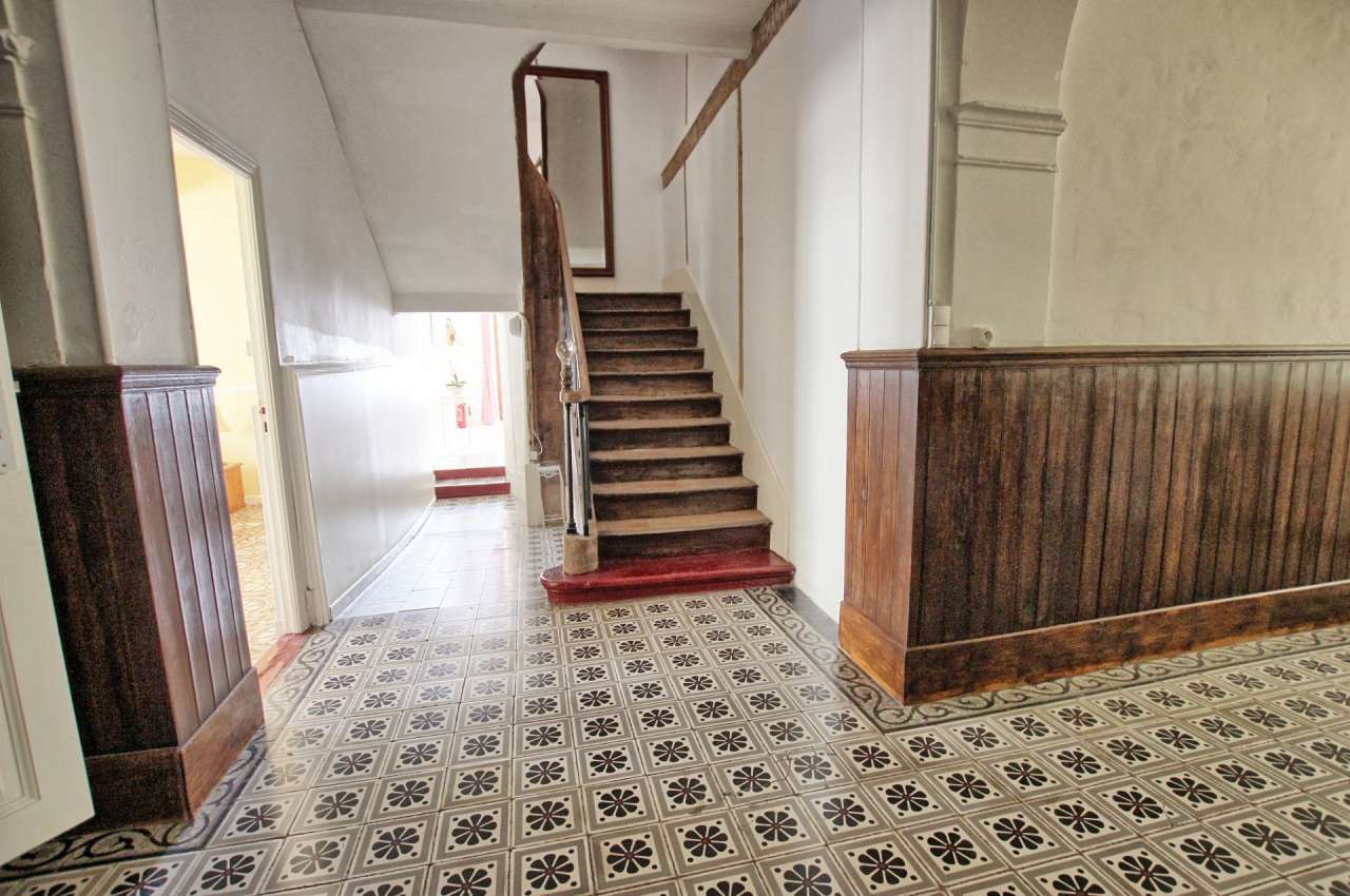 Perfect as a Chambre d'hote or as a large family home, this superb flexible