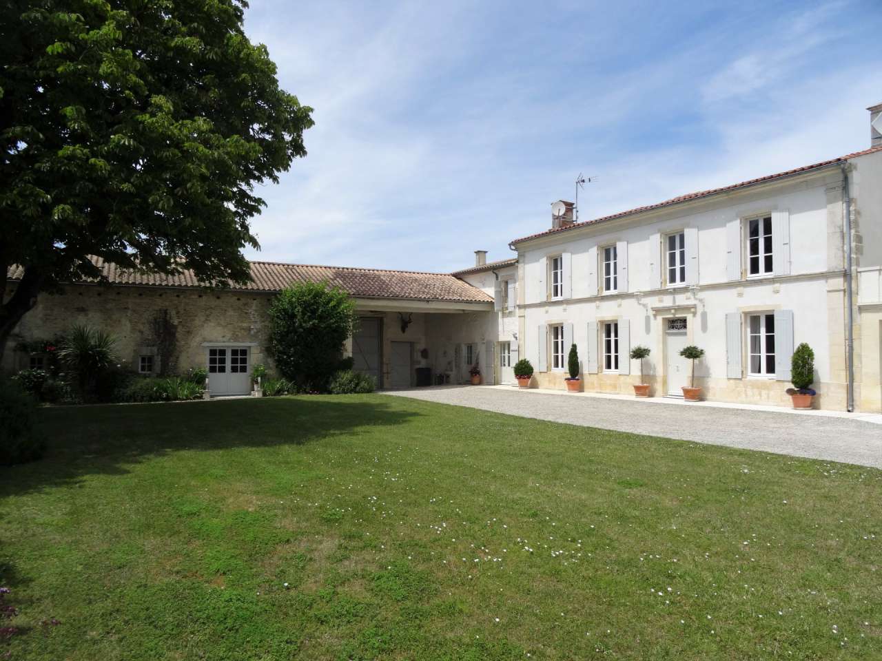 Beautiful 10 bedroom 18th Century manor house, ideally nestled in a quiet s