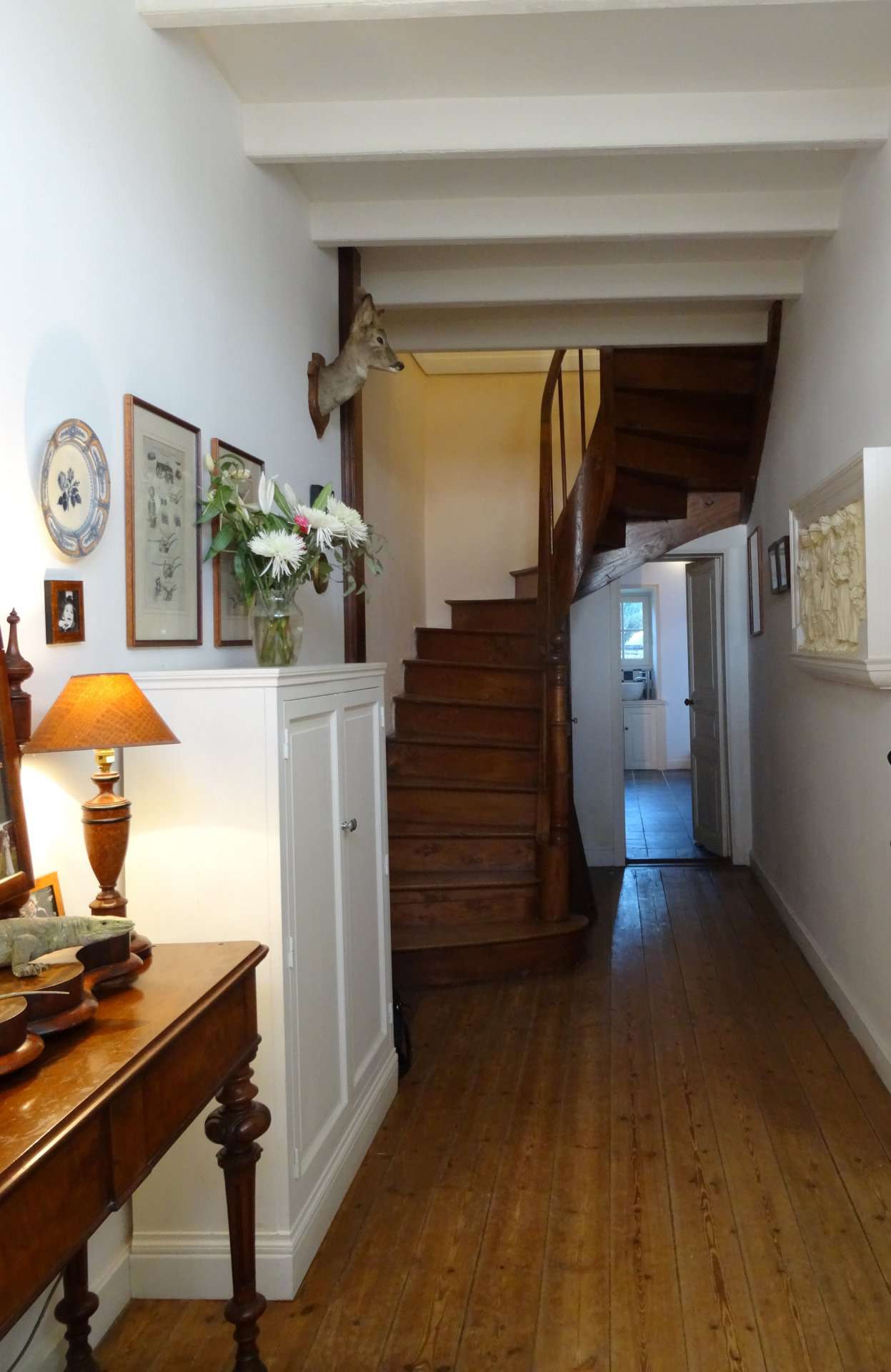 Beautiful 10 bedroom 18th Century manor house, ideally nestled in a quiet s