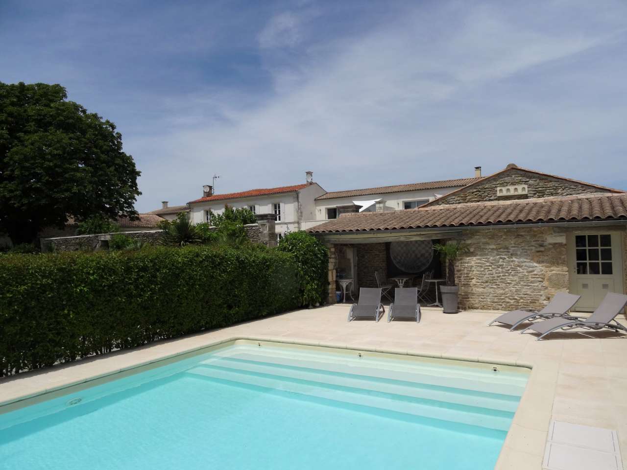 Beautiful 10 bedroom 18th Century manor house, ideally nestled in a quiet s