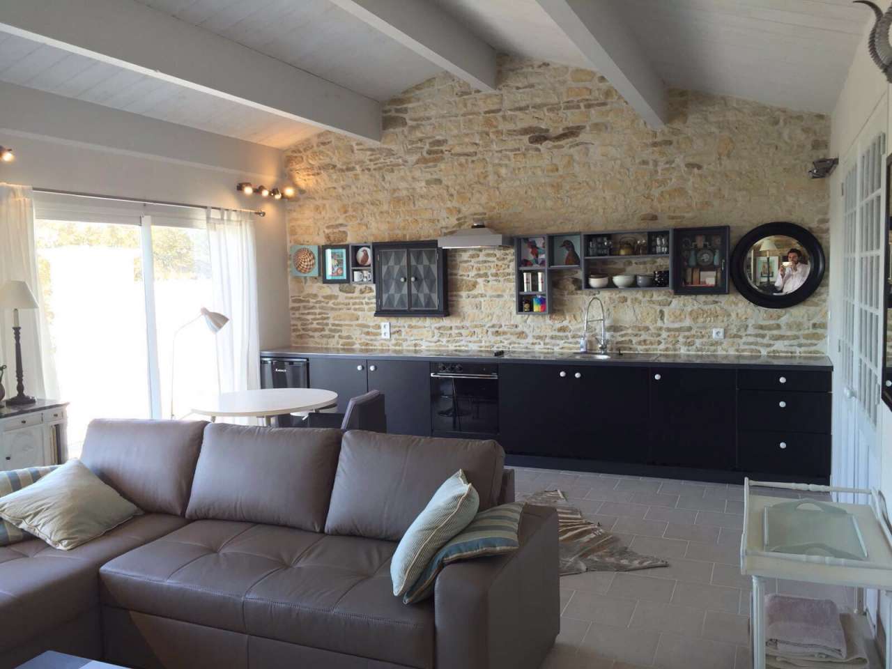 Beautiful 10 bedroom 18th Century manor house, ideally nestled in a quiet s