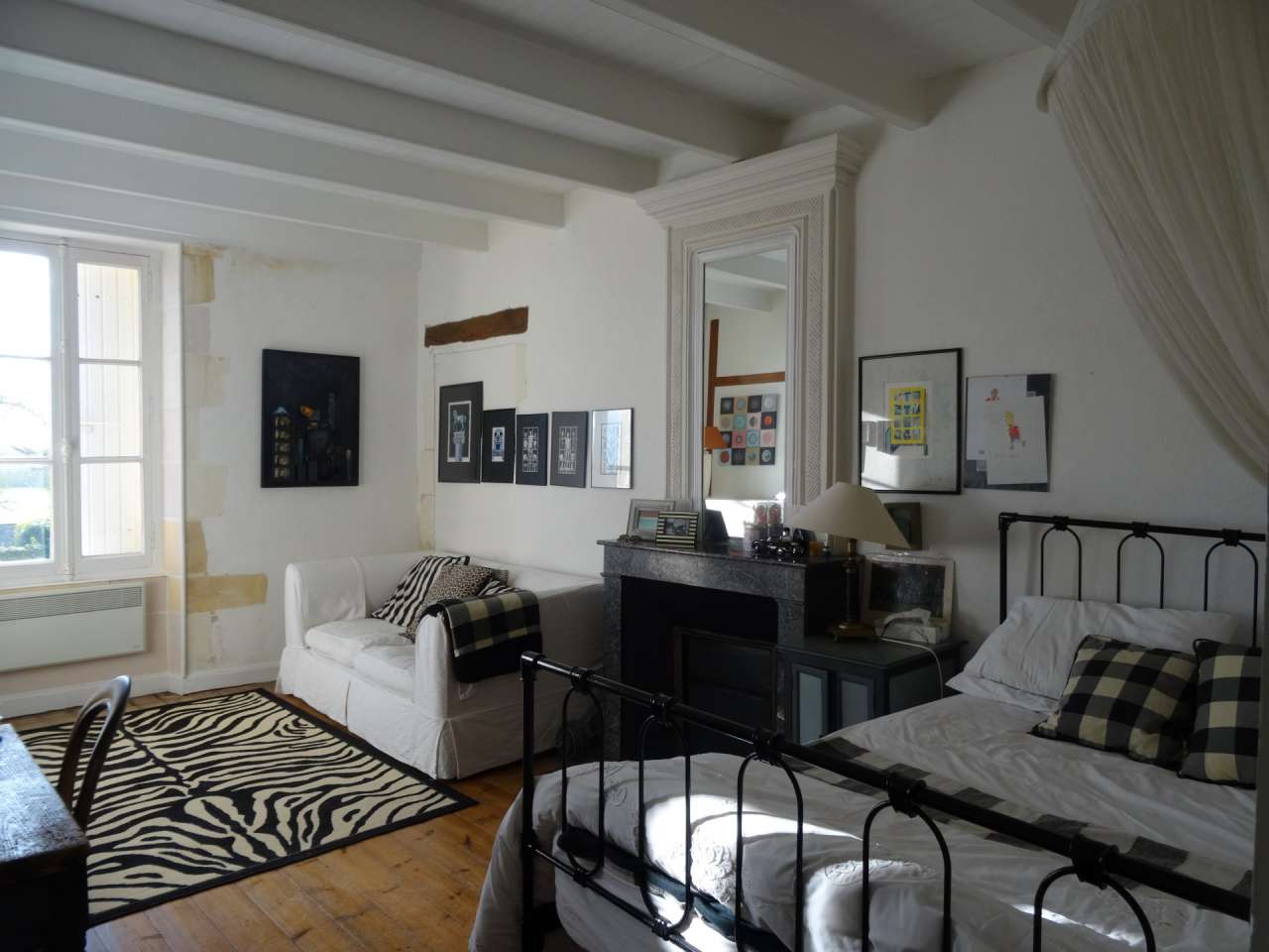 Beautiful 10 bedroom 18th Century manor house, ideally nestled in a quiet s