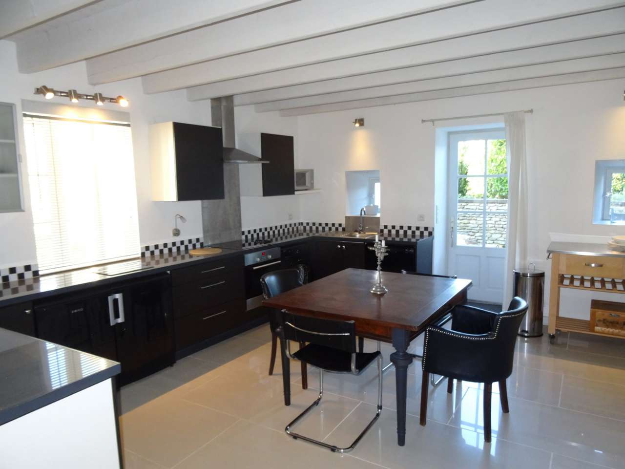 Beautiful 10 bedroom 18th Century manor house, ideally nestled in a quiet s