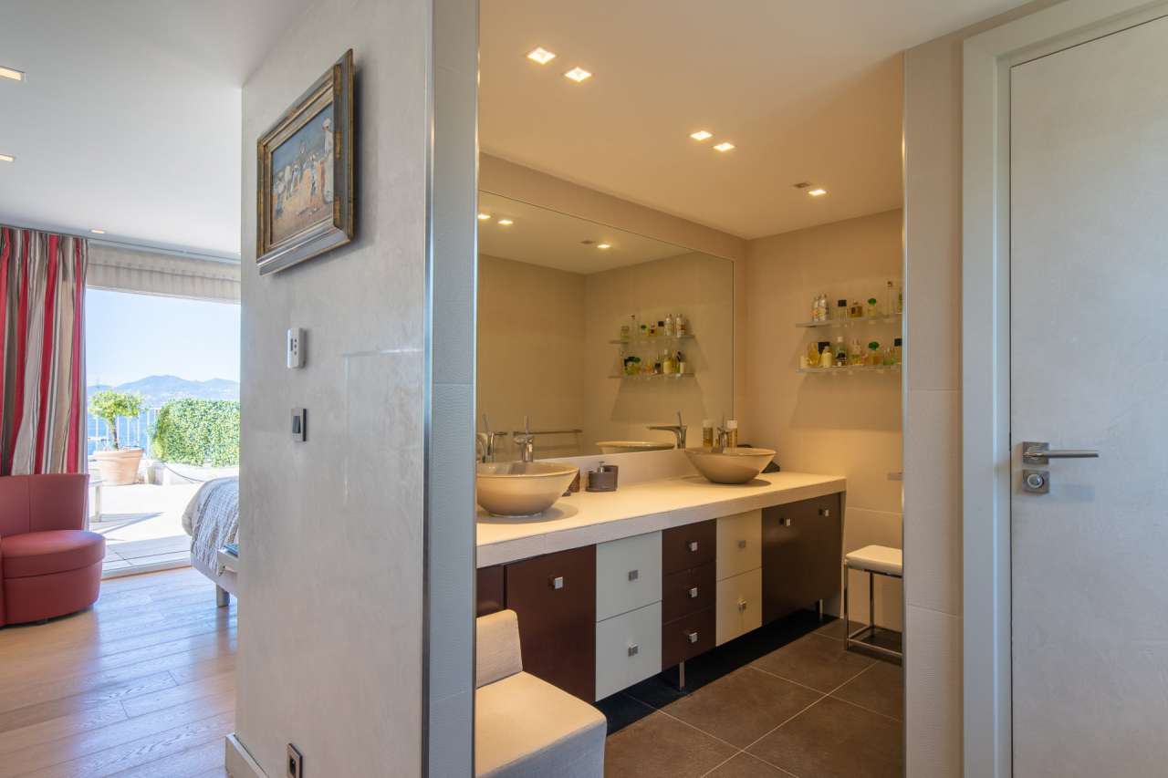 Magnificent 2 bedroom penthouse apartment with stunning sea and marina view