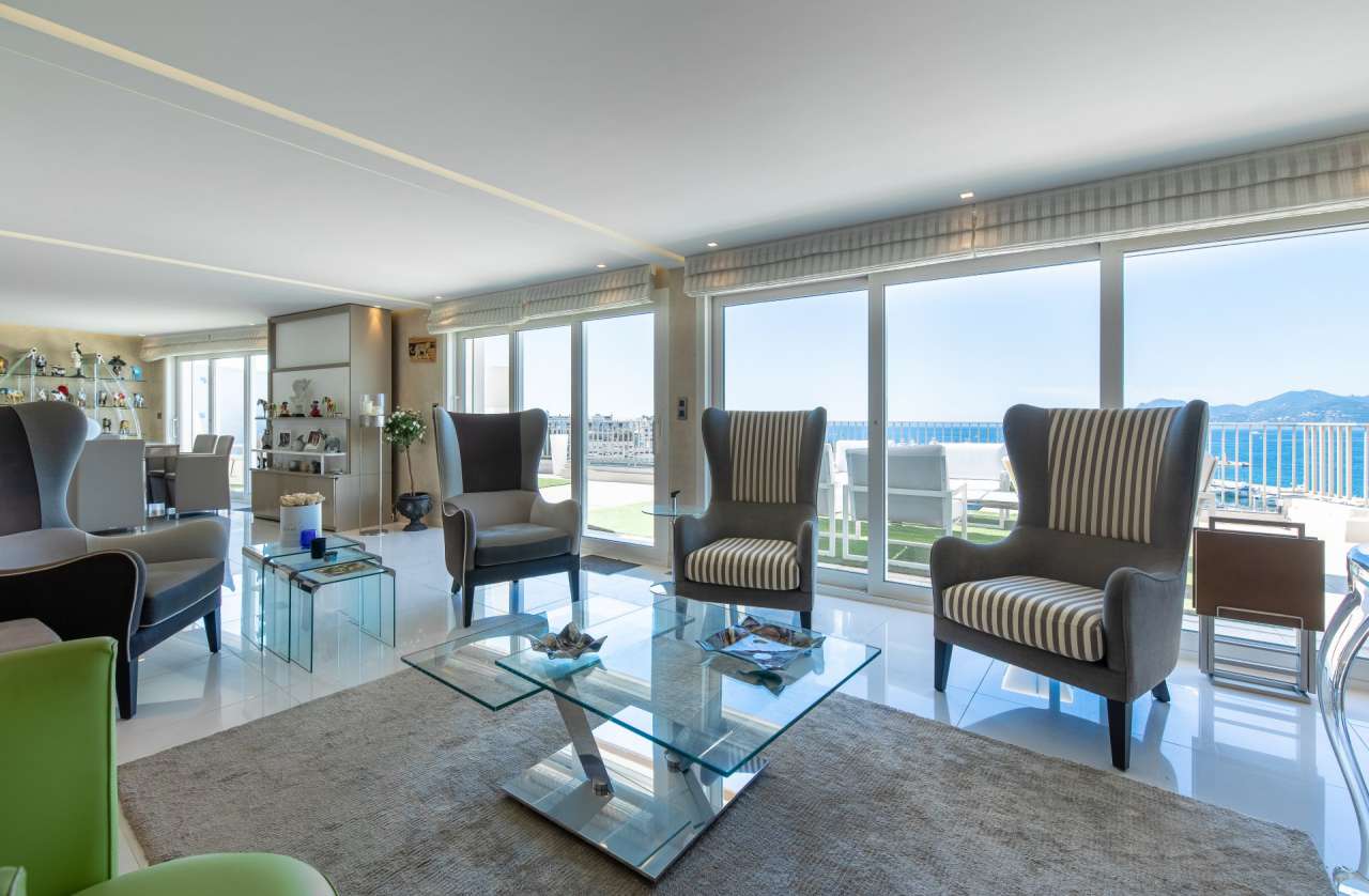 Magnificent 2 bedroom penthouse apartment with stunning sea and marina view