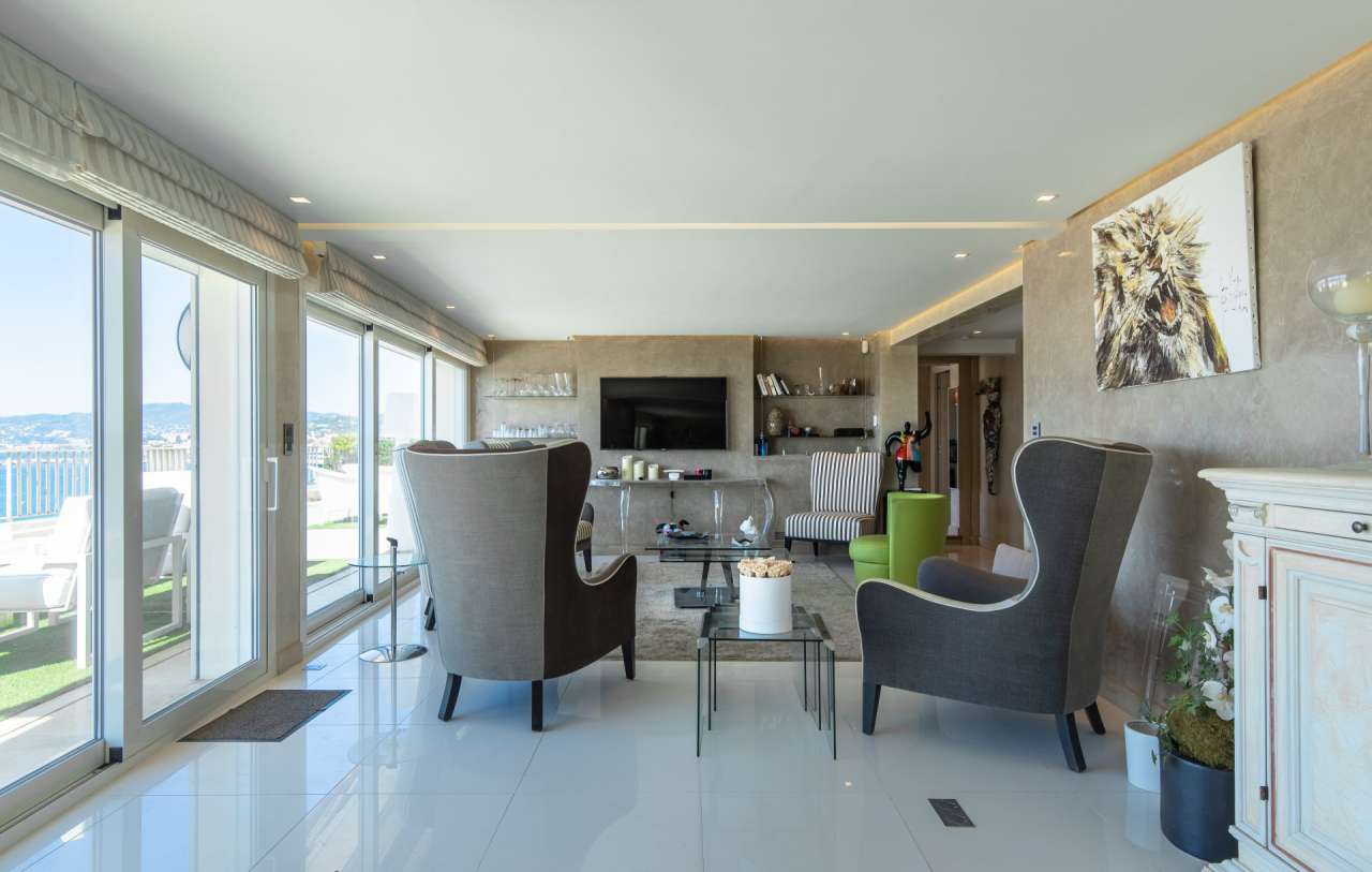 Magnificent 2 bedroom penthouse apartment with stunning sea and marina view