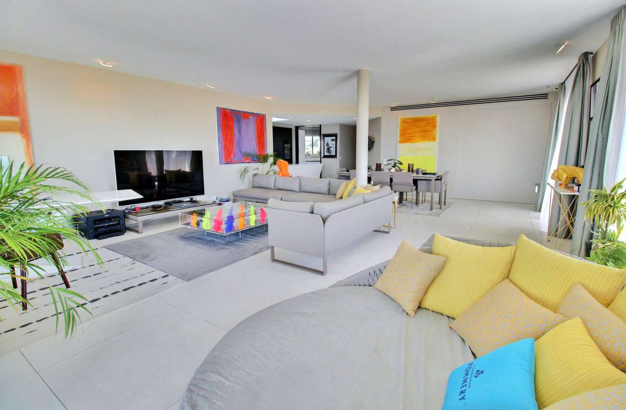 Exceptional luxury 3 bedroom Penthouse apartment with large roof terrace an