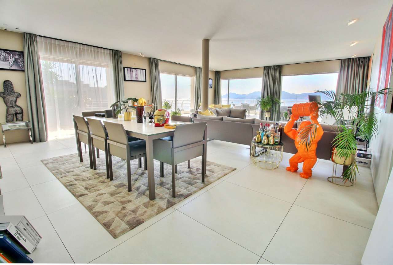 Exceptional luxury 3 bedroom Penthouse apartment with large roof terrace an