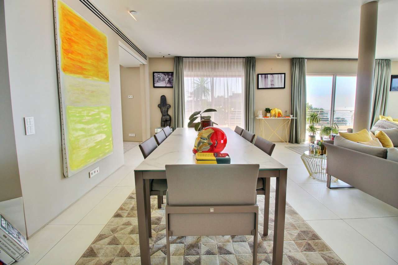 Exceptional luxury 3 bedroom Penthouse apartment with large roof terrace an