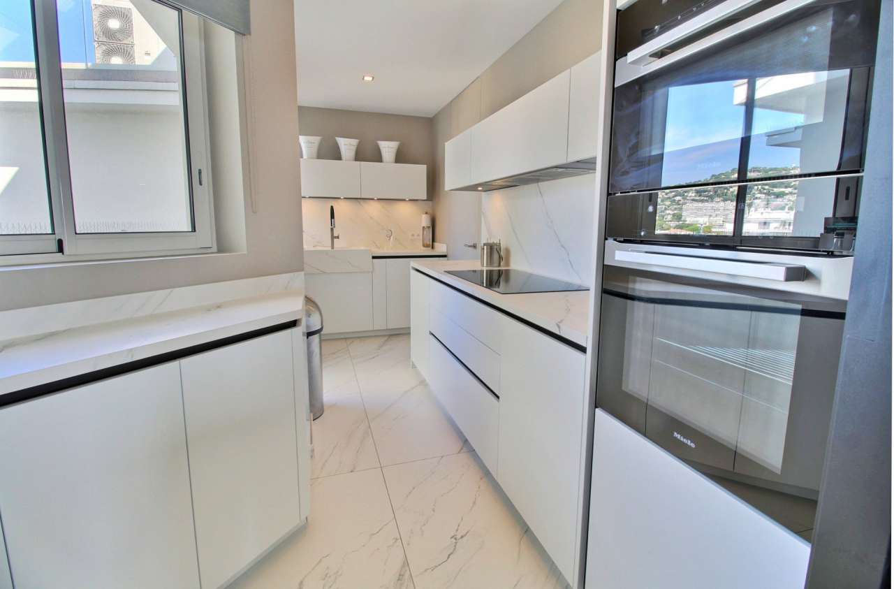Exceptional luxury 3 bedroom Penthouse apartment with large roof terrace an