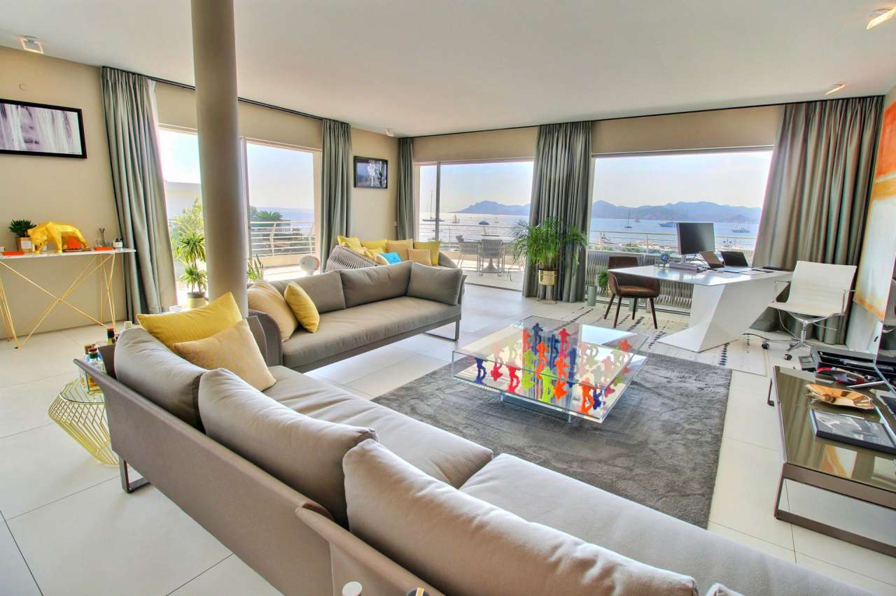 Exceptional luxury 3 bedroom Penthouse apartment with large roof terrace an